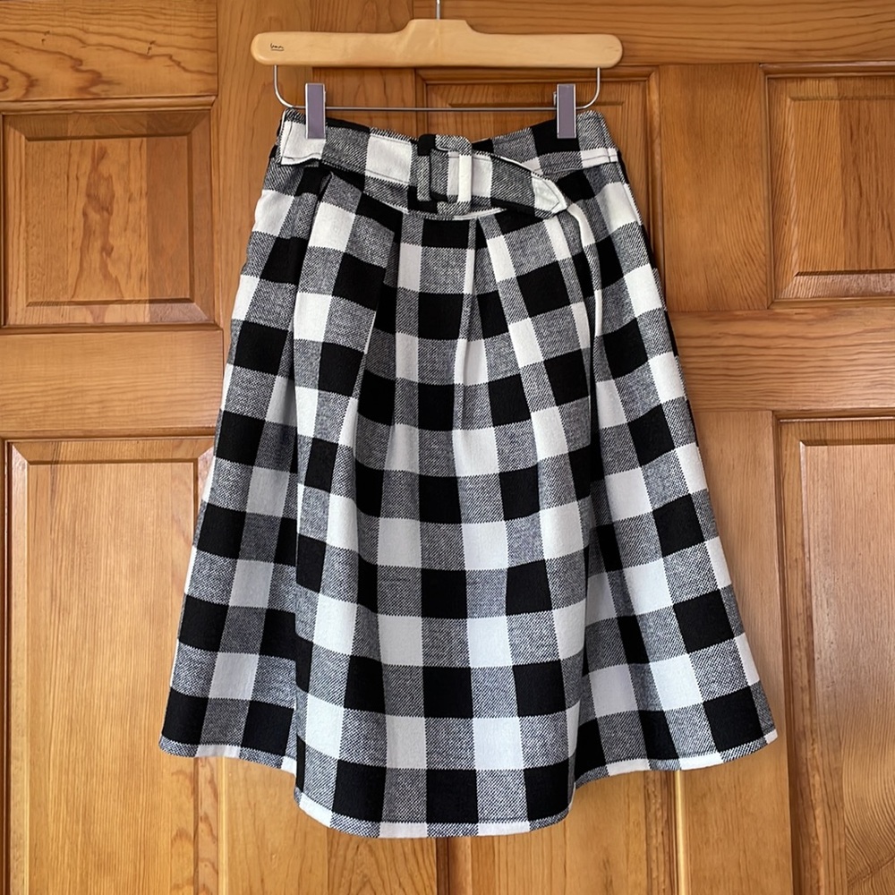 Black & white checkered skirt🏁